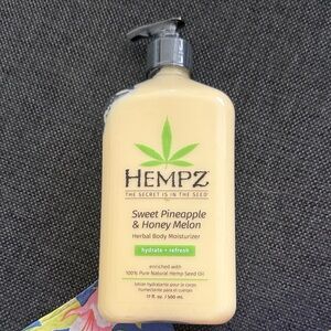 Hempz Sweet Pineapple & Honey Melon Herbal Moisturizer - Cream brand new